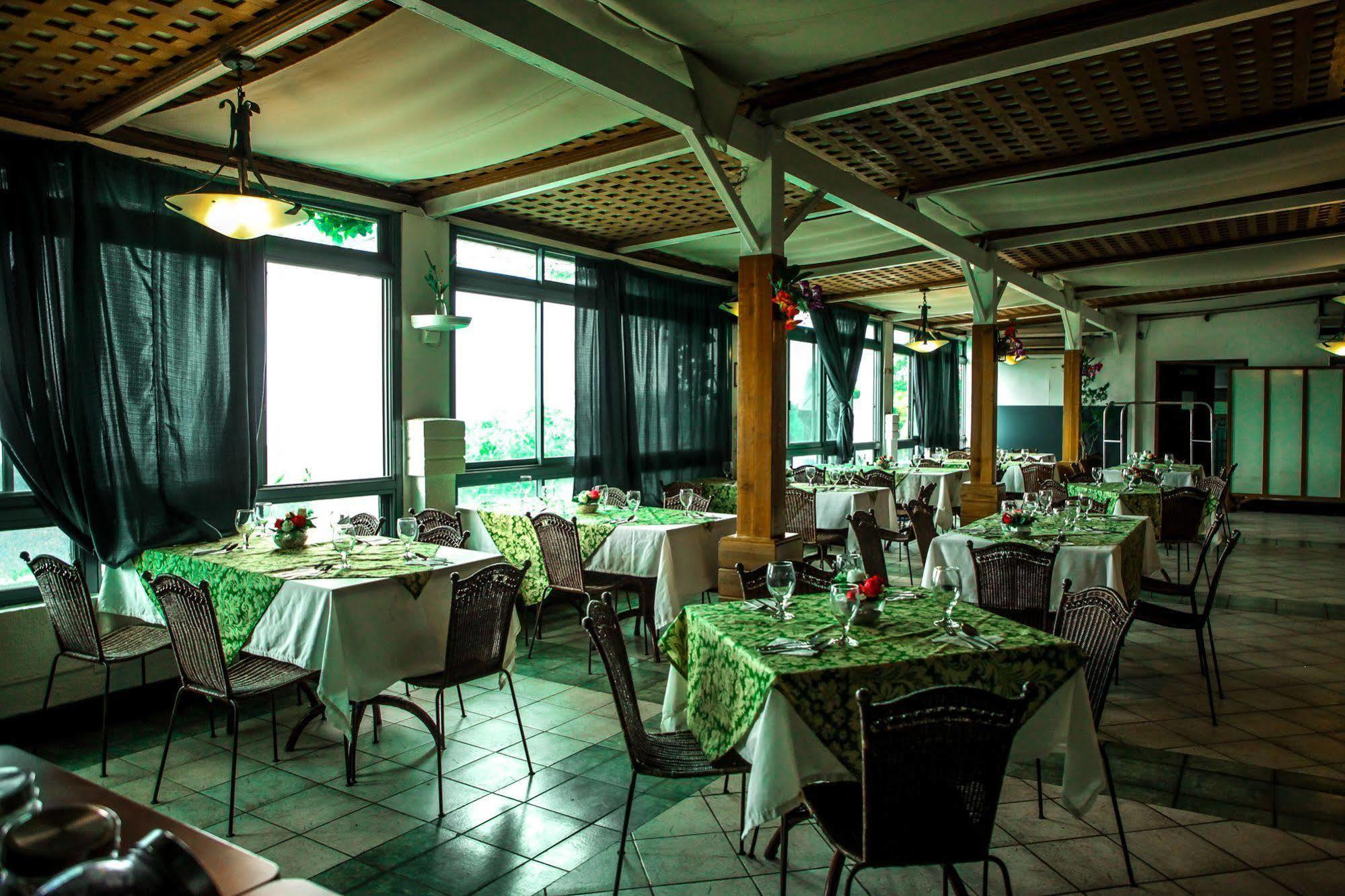 Days Hotel Tagaytay Tagaytay City Exterior photo