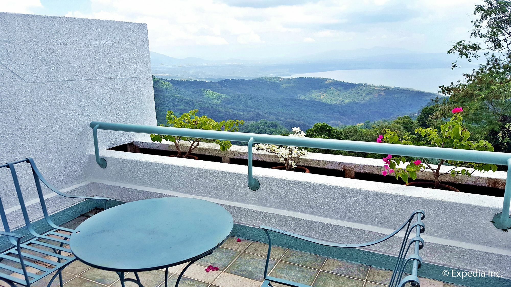 Days Hotel Tagaytay Tagaytay City Exterior photo